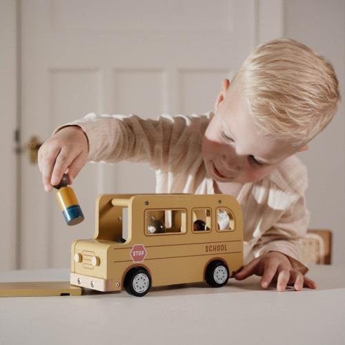 Autobus scolaire en bois avec personnages