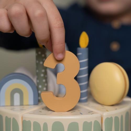 Gâteau d'anniversaire en bois bleu